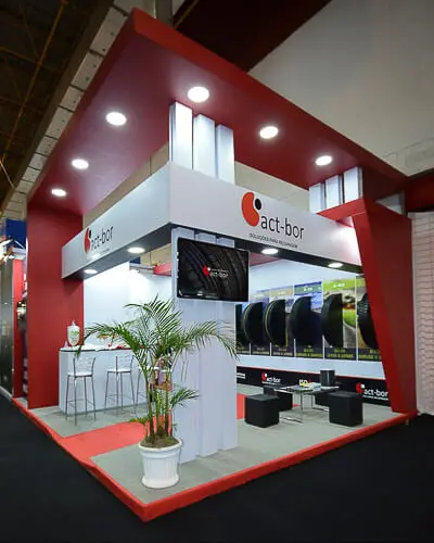 Montagem do stand do expositor Actbor que executamos na feira Pneushow 2018