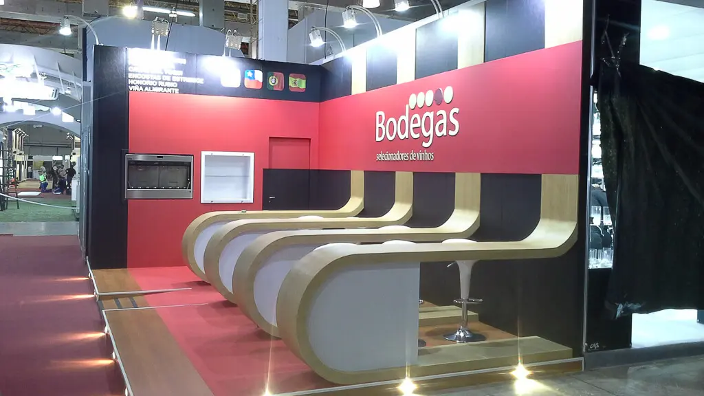 Montagem do stand do expositor Bodegas que executamos na feira Expovinis 2014