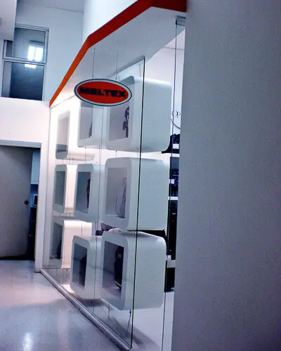 Montagem do showroom do expositor Meltex que executamos em 2010